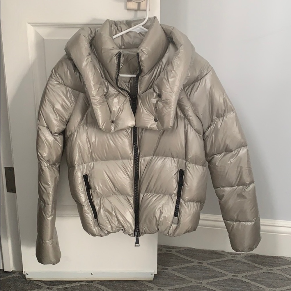Short real down puffer jacket
